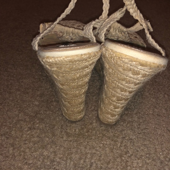 Steve Madden. Cream Wedges. Sz 7.5 - Picture 3 of 4